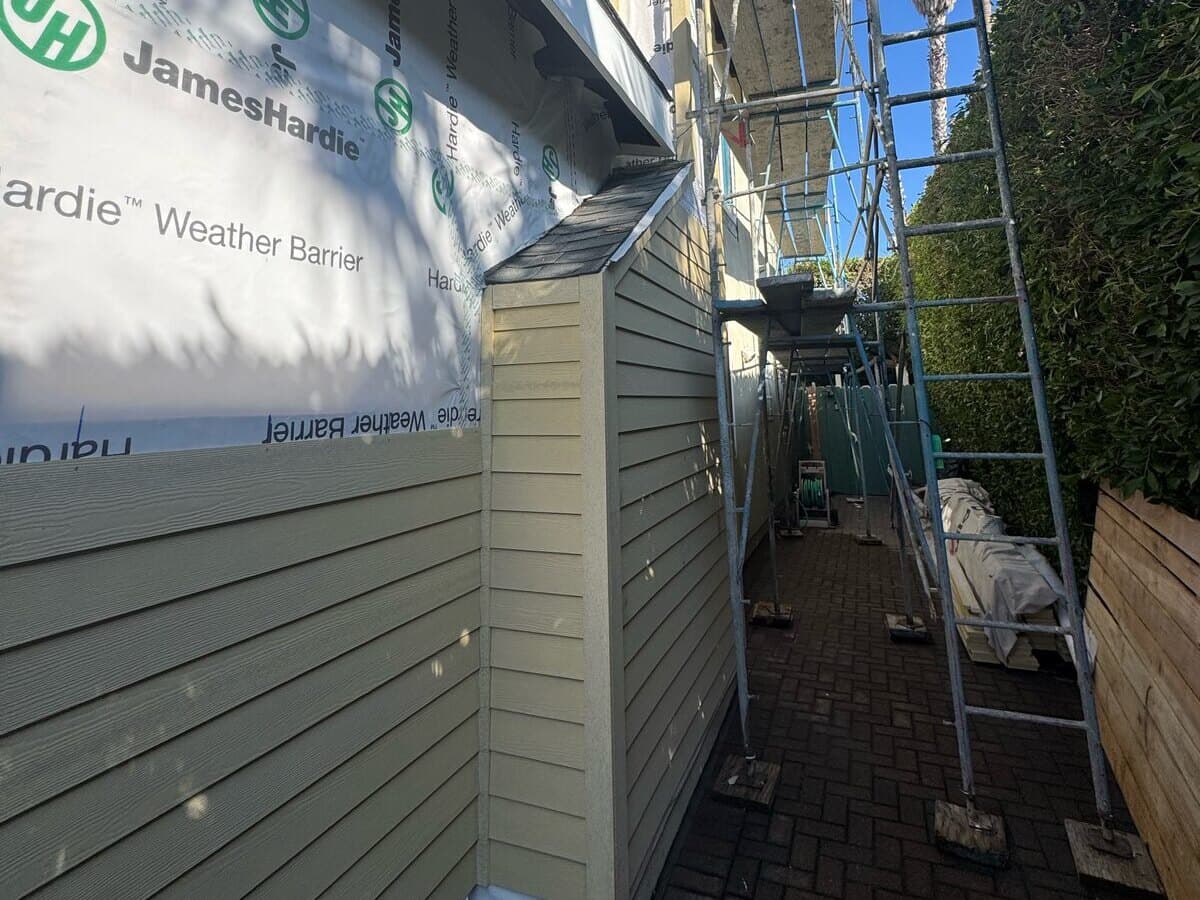 New fiber-cement lap siding going on a side wall, Buildda job in Palms