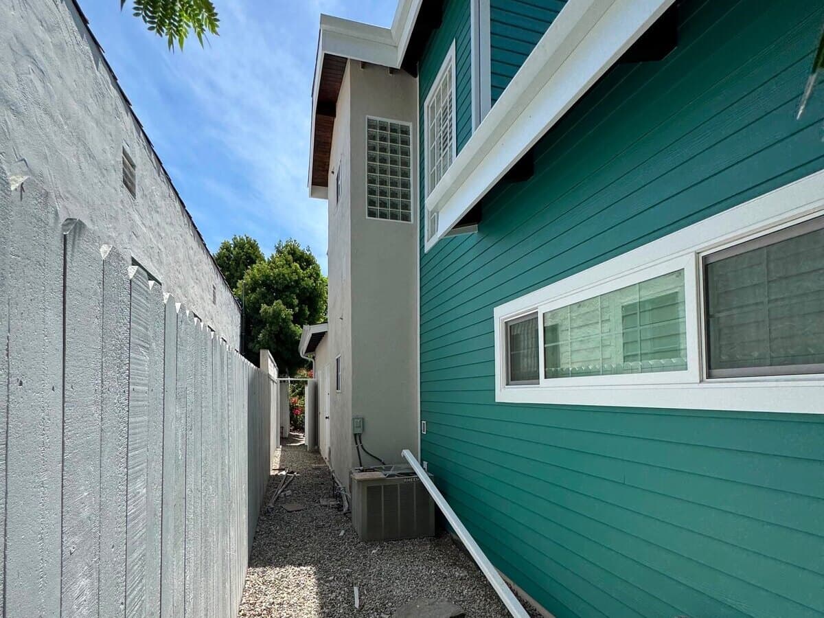 Fresh green paint and white trim on a side wall, Buildda job in Palms